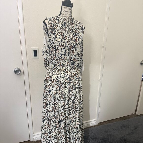 Sleeveless Maxi chiffon tiered dress - Picture 1 of 5